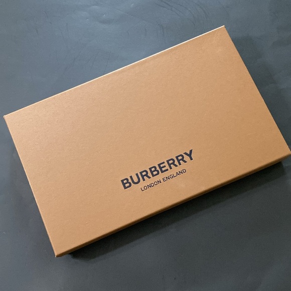 Burberry Cashmere Checkered Purple-Red Scarf NWOT - Picture 8 of 9